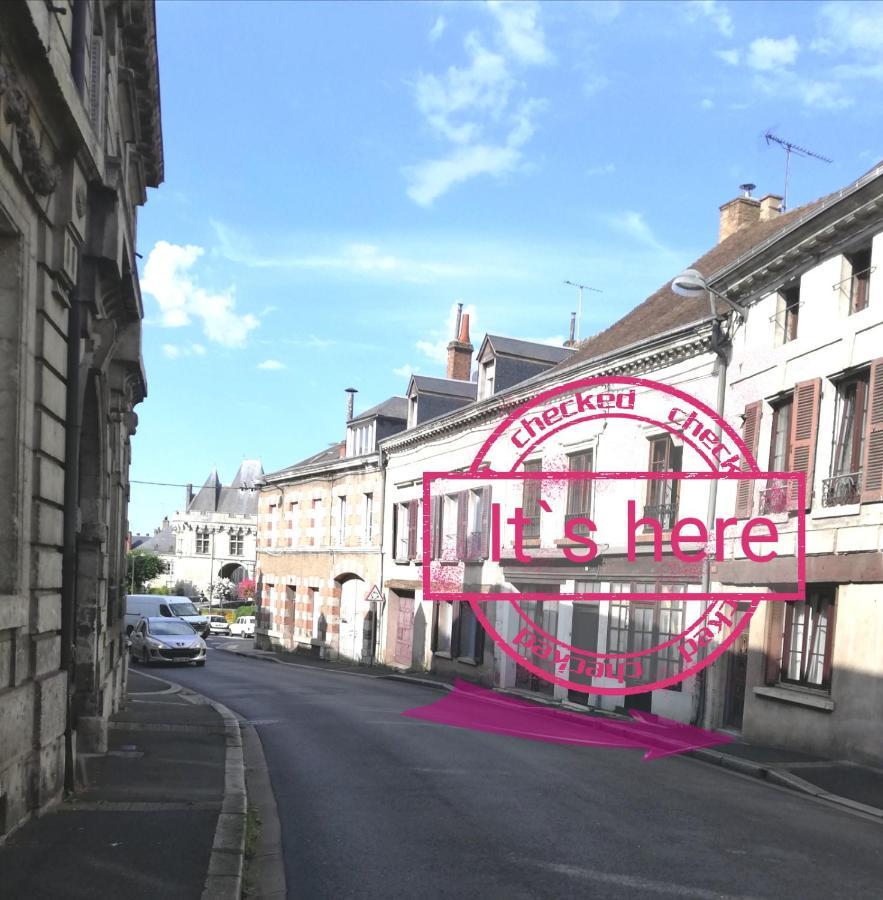 Appartement A Cote De Port Vendome Bagian luar foto