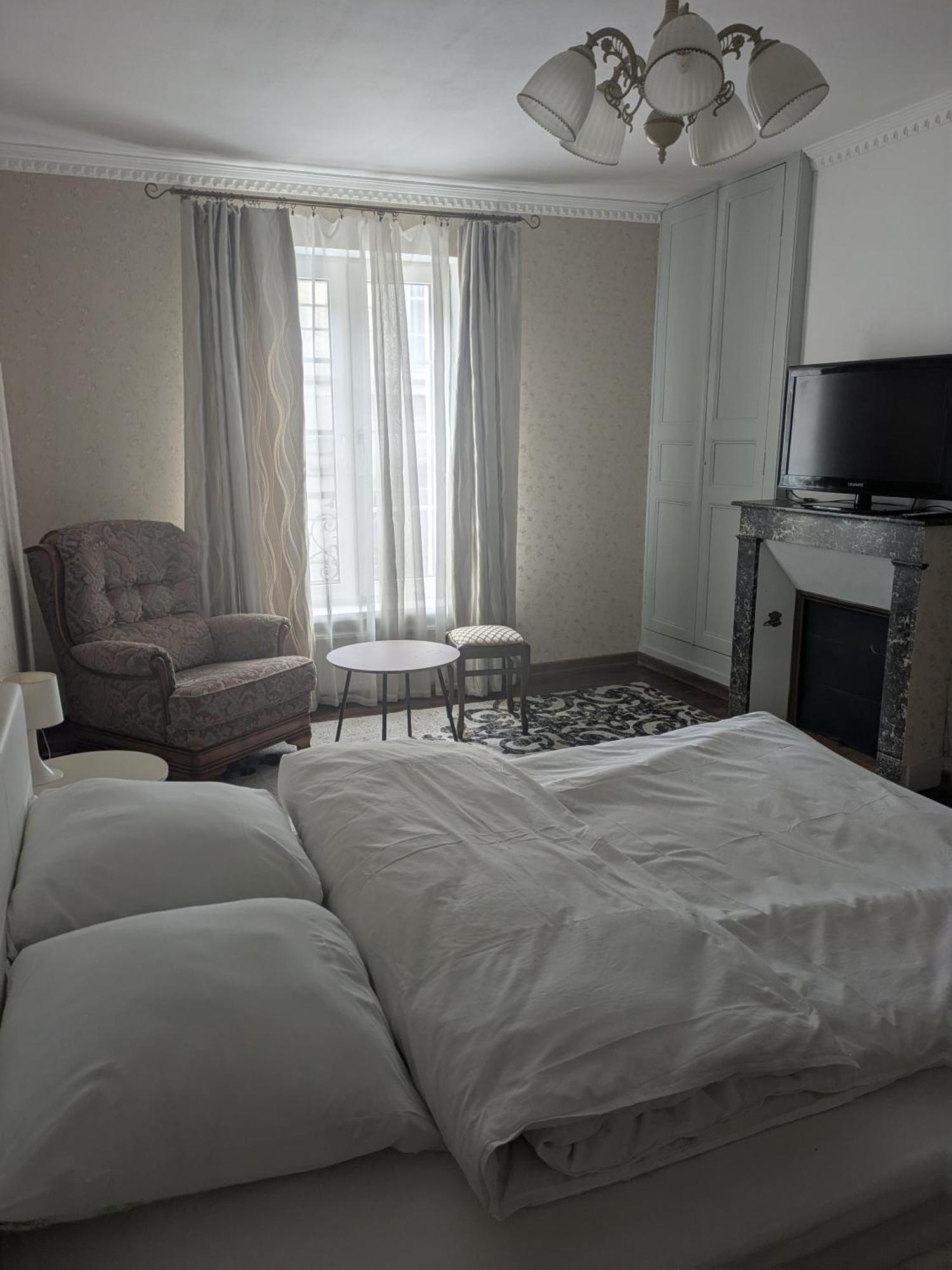 Appartement A Cote De Port Vendome Bagian luar foto